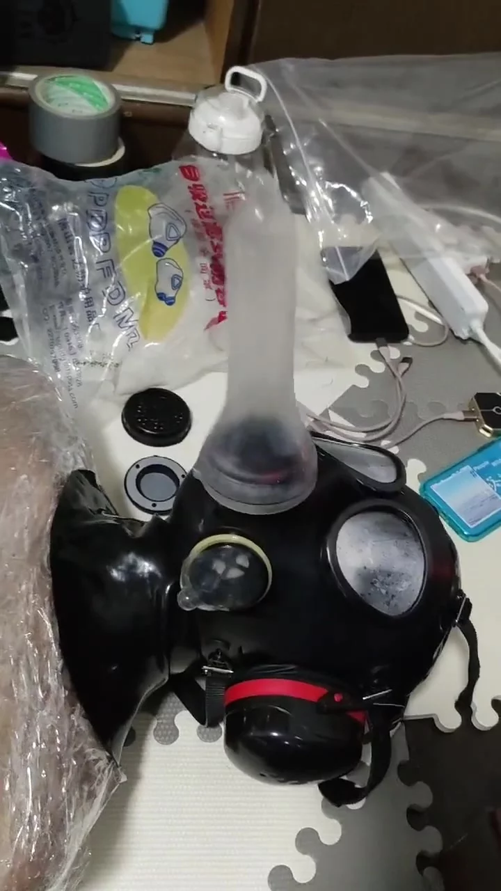 BoundHub - breathplay gasmask and condom