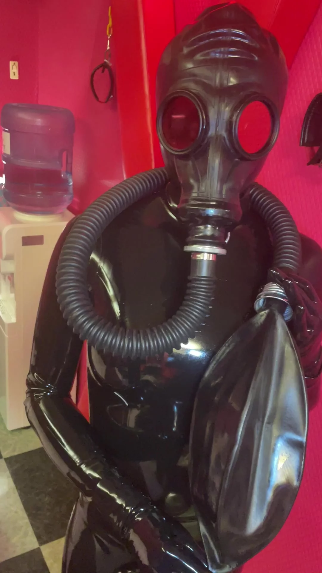 BoundHub - gasmask breath play