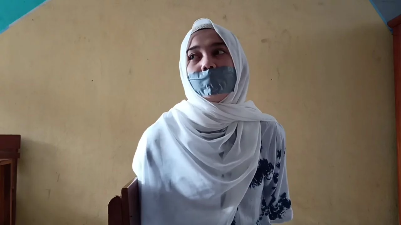 Bondage jilbab