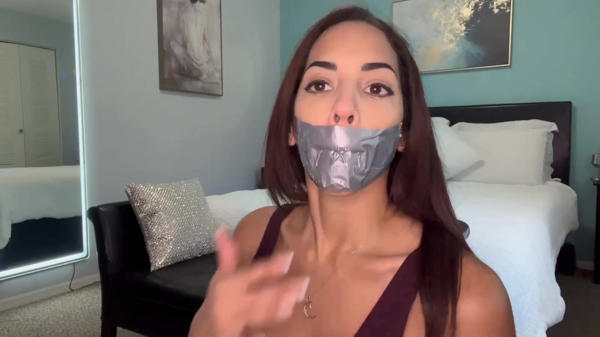 BoundHub - Tapegagged latina