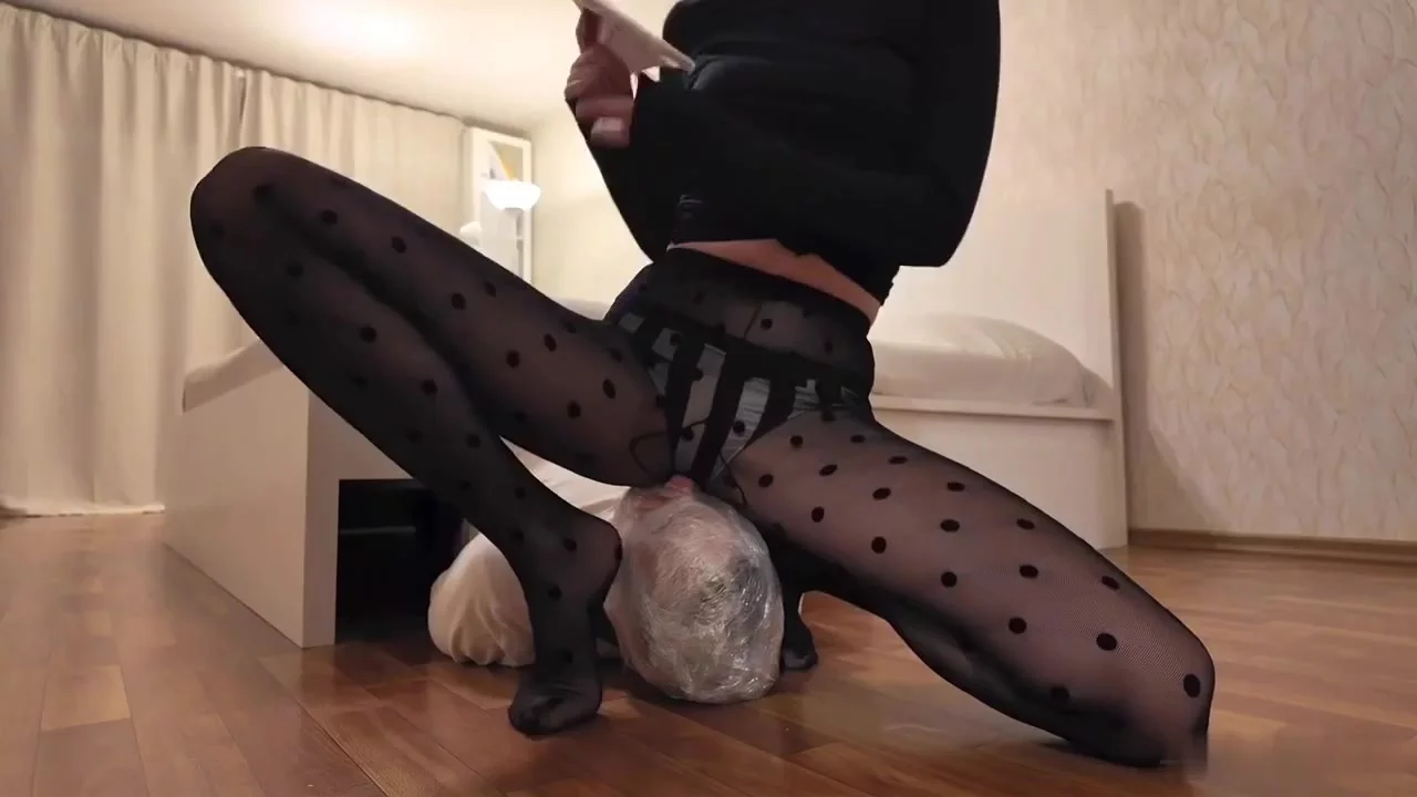 BoundHub - pantyhose facesitting